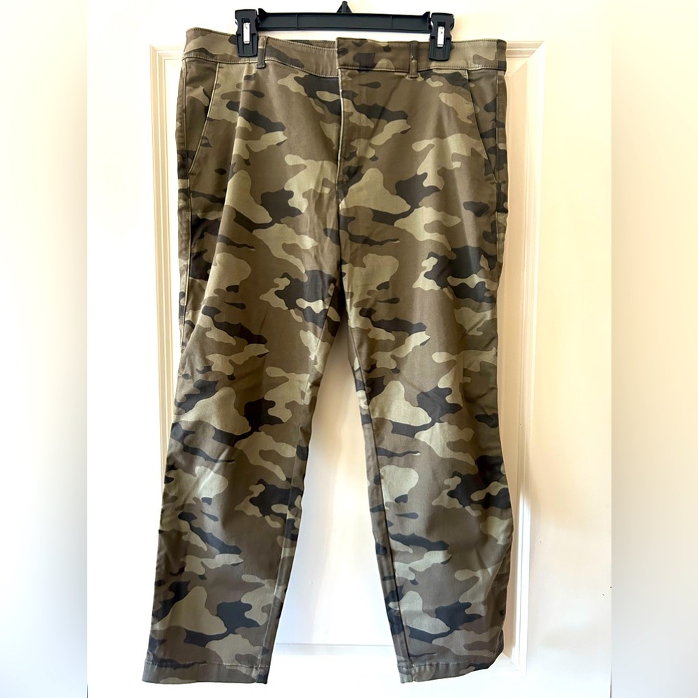 Banana Republic camo pants! Super cute. Worn twice but lost weight! #ozempic🤭